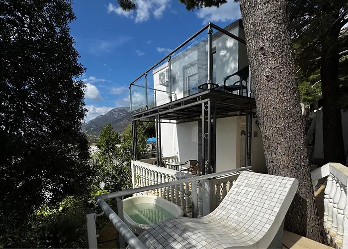 House In The Pines