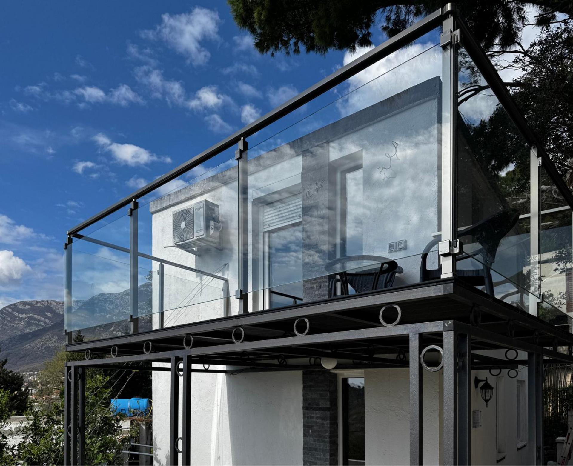 House In The Pines * Sutomore