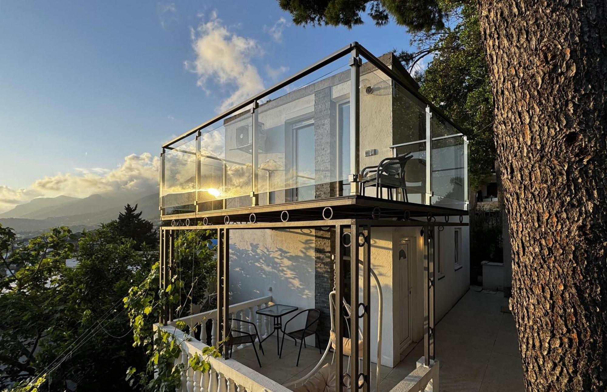 House In The Pines *